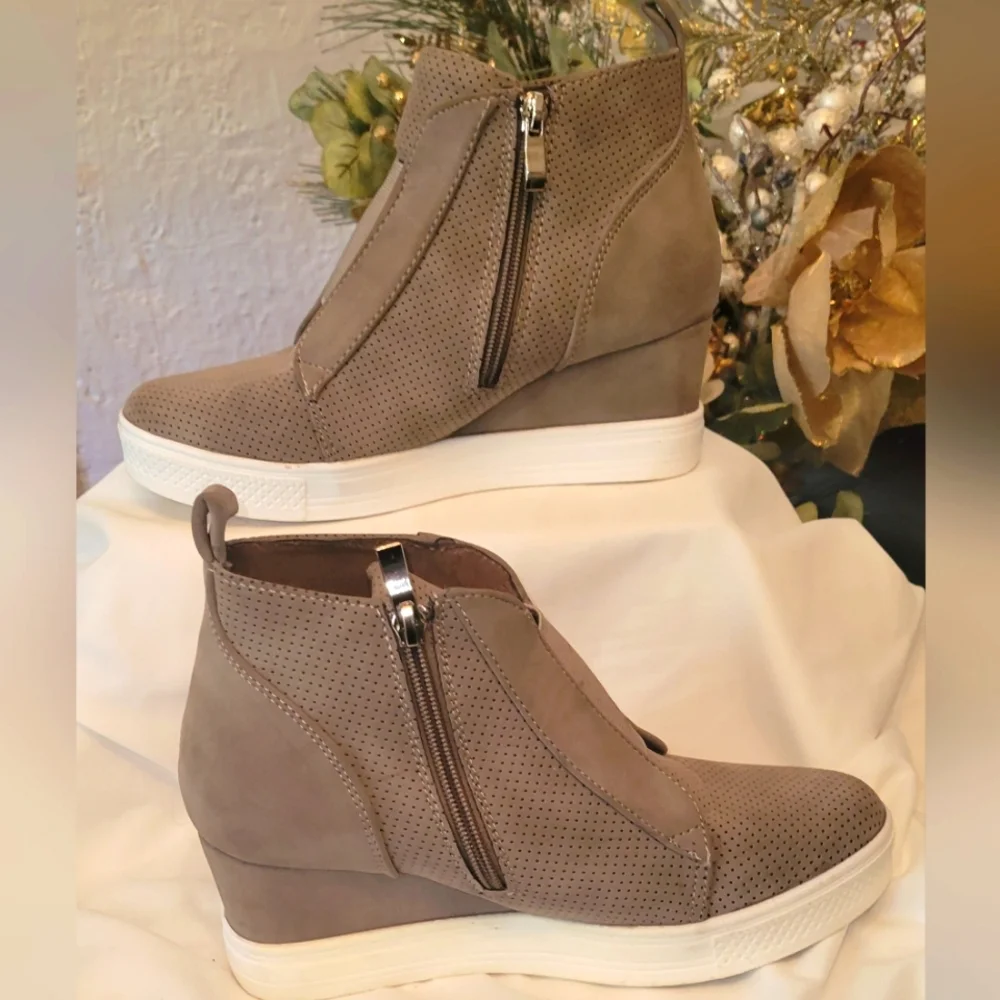 Ccocci Womens Zoey Sneaker Shoes Gray High Top Side Zipper Wedge Heels 7.5